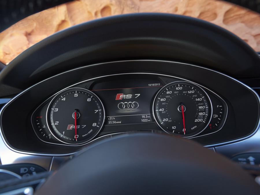 Панель приборов Audi RS7 Sportback 2013 года  (NA) (фото 7 из 14)